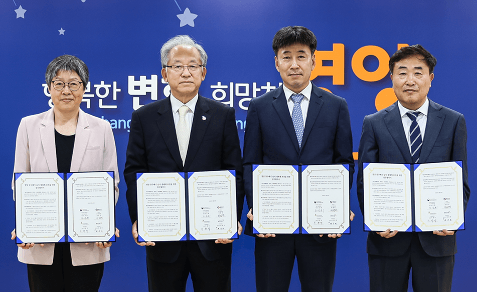 사진은 왼쪽부터 조은희 대구지방환경청장, 이창석 국립생태원 원장, 최강희 KT&G 영주공장장, 차광인 영양군청 부군수.